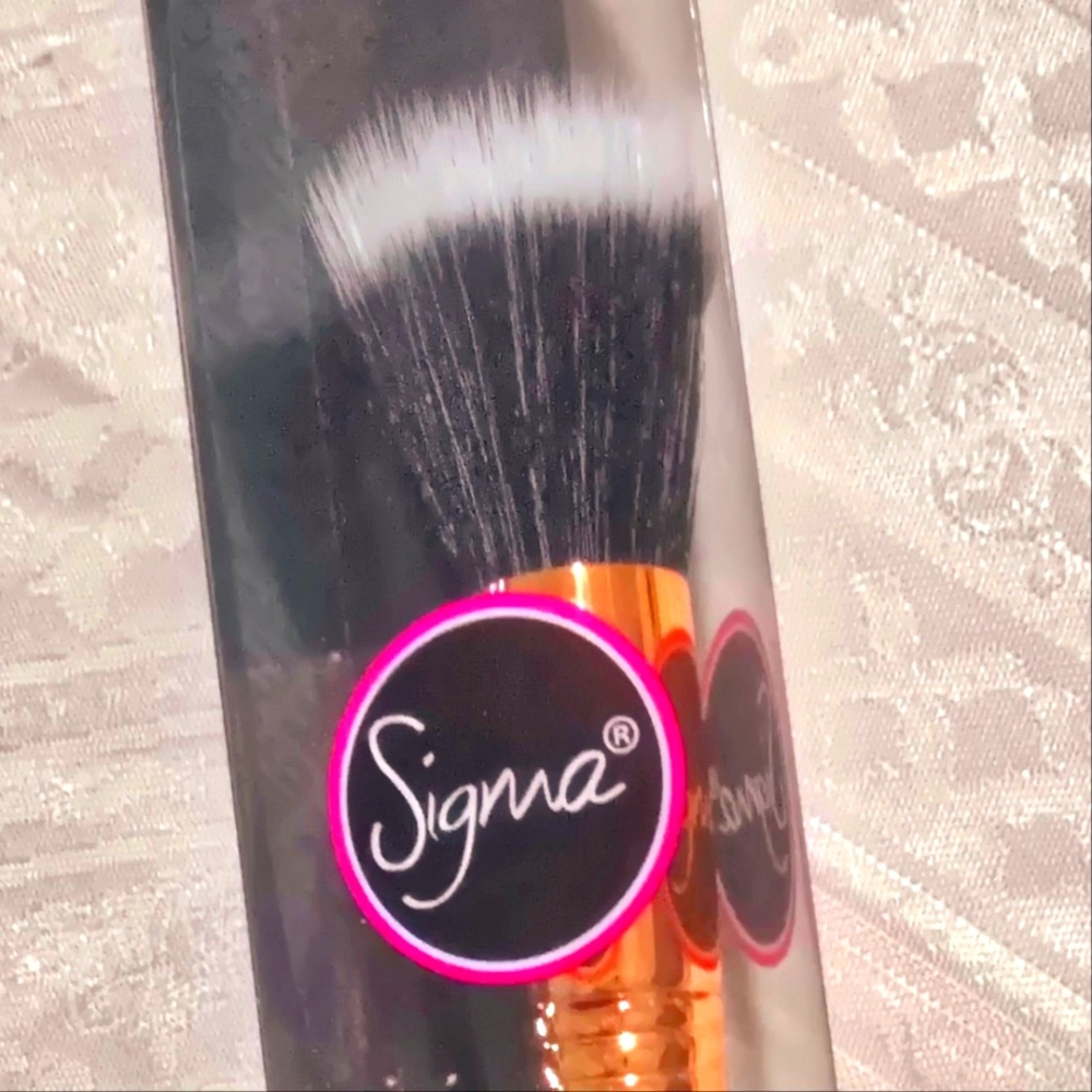 NEW! Sigma Beauty F50 Duo Fibre Brush